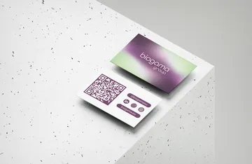 Vizitka Biogama s QR kódem na světlém pozadí